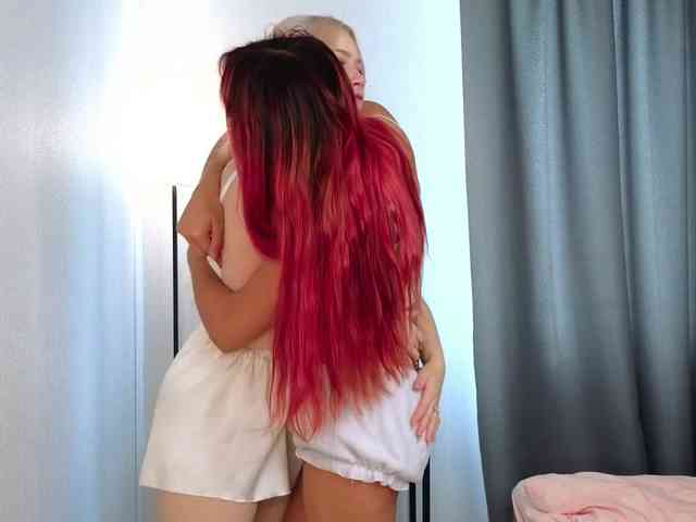 HolyLesly webcam
