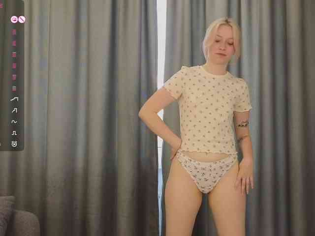 HolyLesly webcam