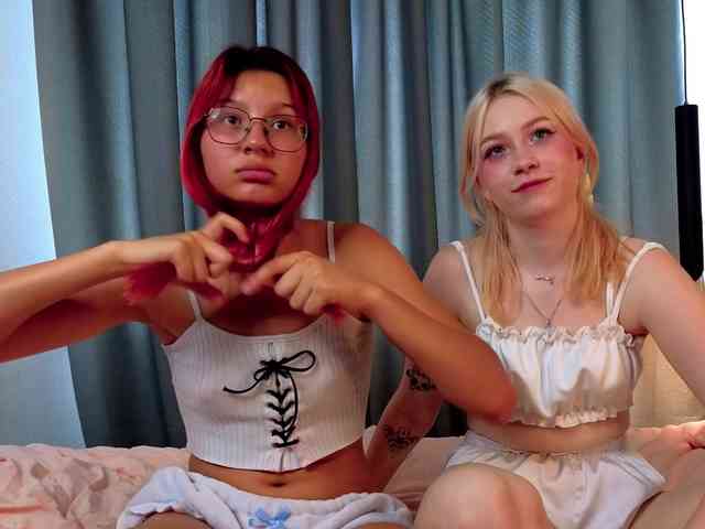 HolyLesly webcam