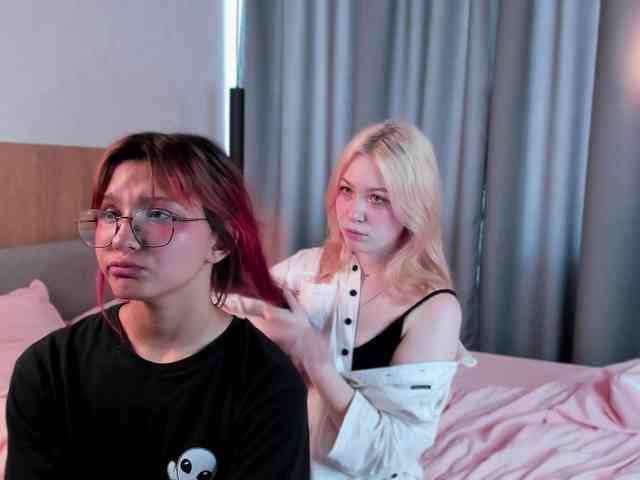 HolyLesly webcam