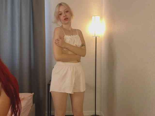 HolyLesly webcam