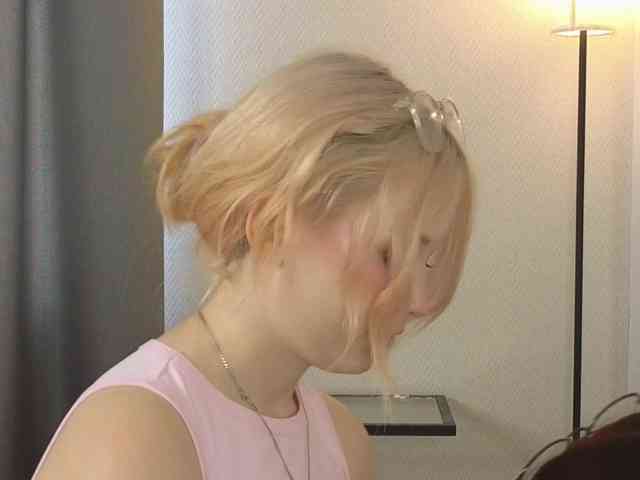 HolyLesly webcam