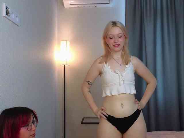 HolyLesly webcam
