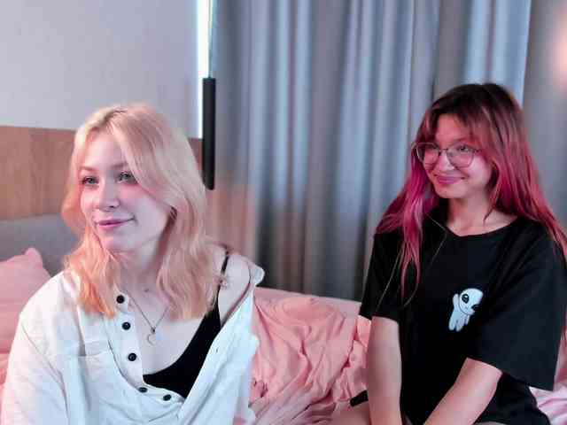 HolyLesly webcam