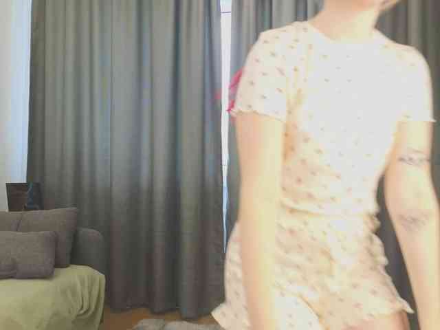 HolyLesly webcam
