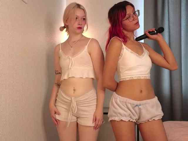 HolyLesly webcam