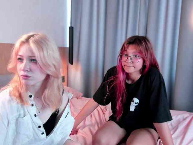 HolyLesly webcam