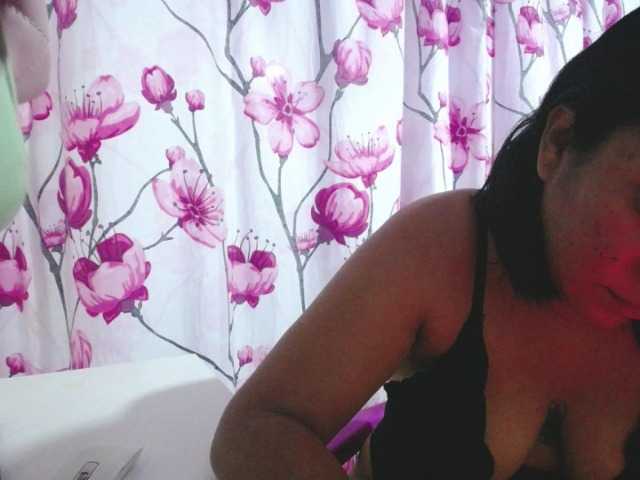 pregnantsaraxxx webcam bongacams model stream image