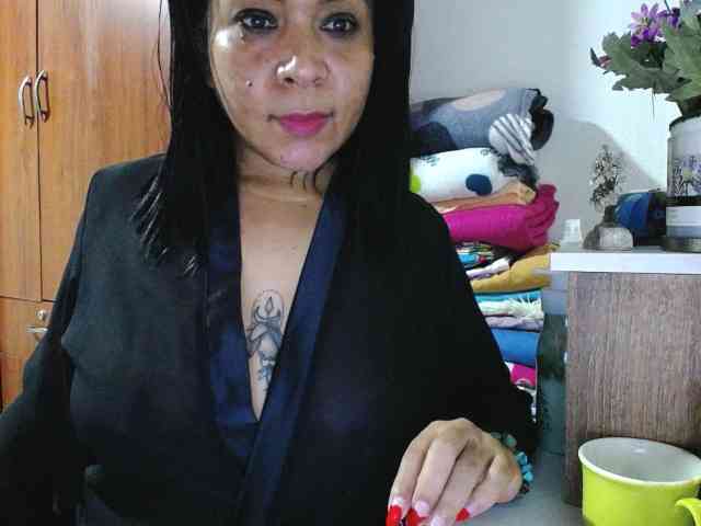 pregnantsaraxxx webcam