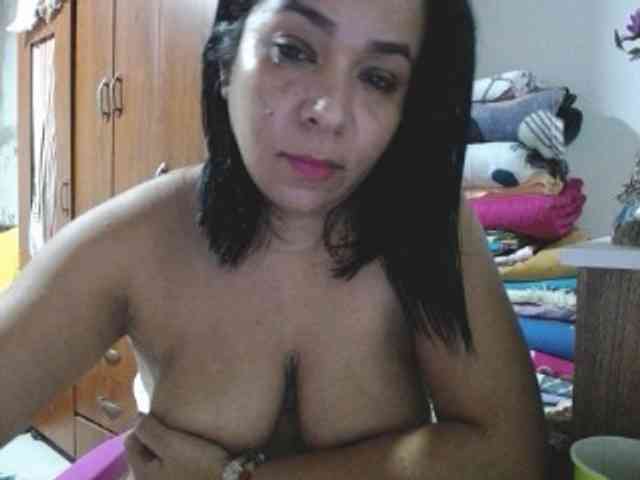 pregnantsaraxxx webcam