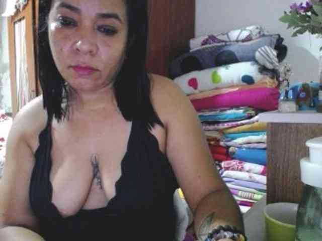 pregnantsaraxxx's webcam live show