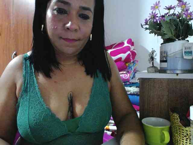 pregnantsaraxxx webcam