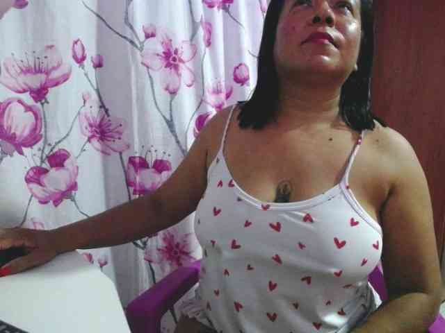 pregnantsaraxxx webcam