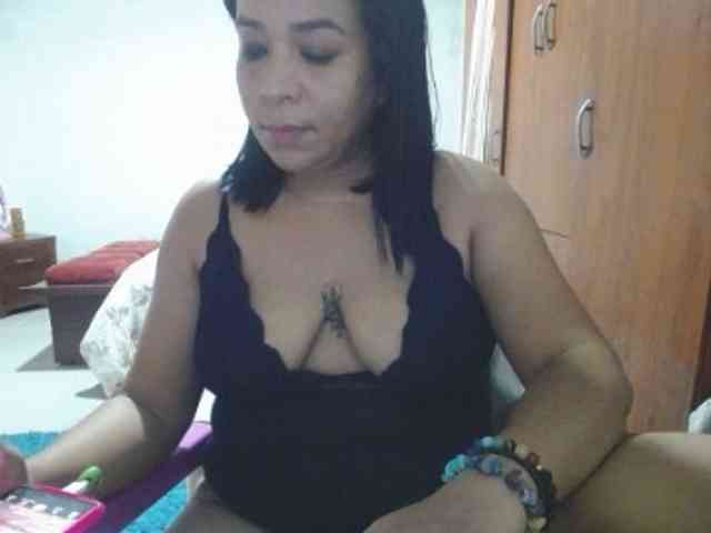 pregnantsaraxxx webcam