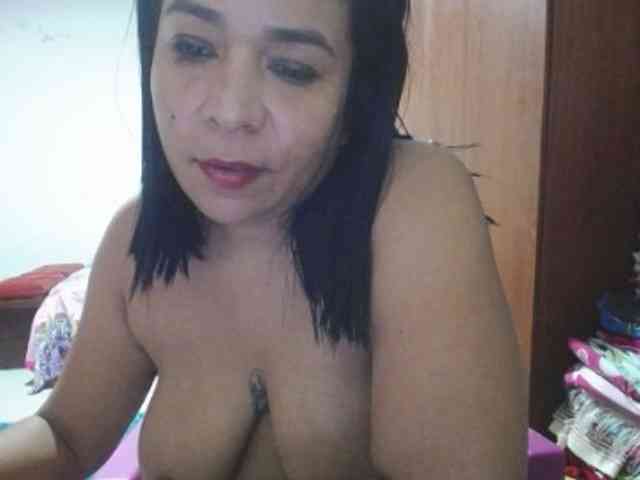 pregnantsaraxxx webcam