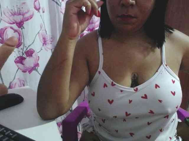 pregnantsaraxxx webcam