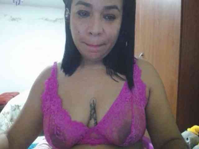 pregnantsaraxxx webcam
