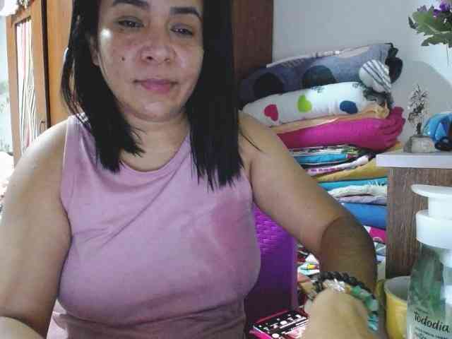 pregnantsaraxxx webcam