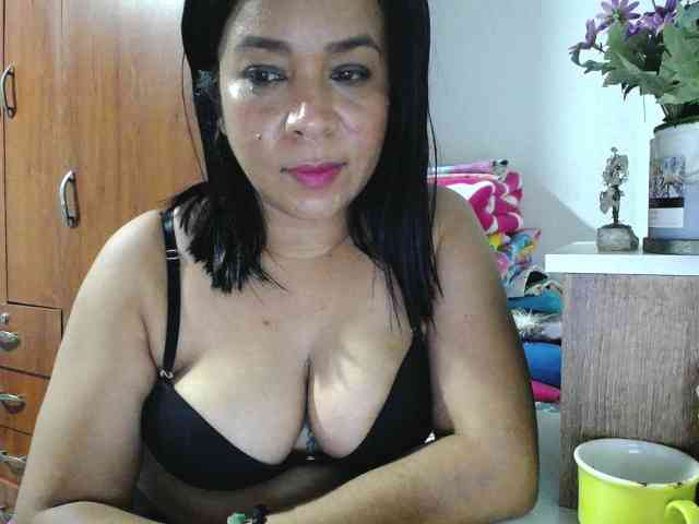 pregnantsaraxxx webcam