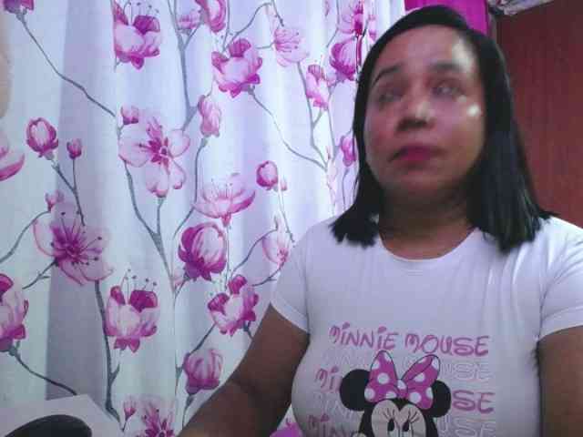 pregnantsaraxxx webcam