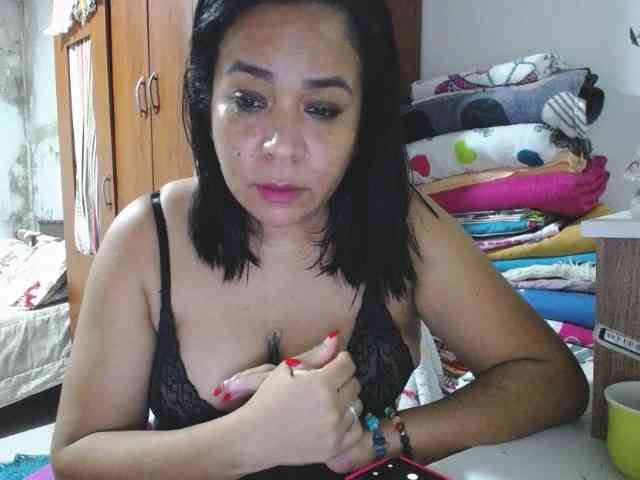 pregnantsaraxxx webcam