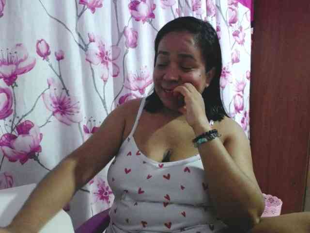 pregnantsaraxxx webcam