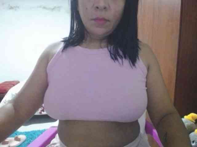 pregnantsaraxxx webcam
