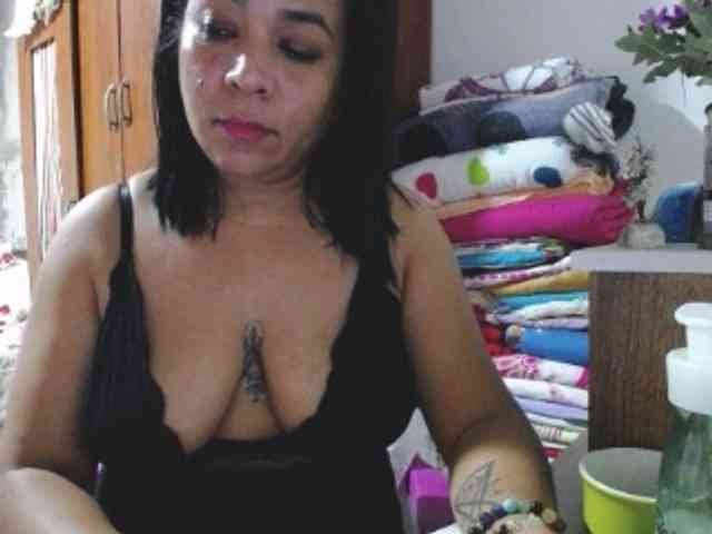 pregnantsaraxxx webcam