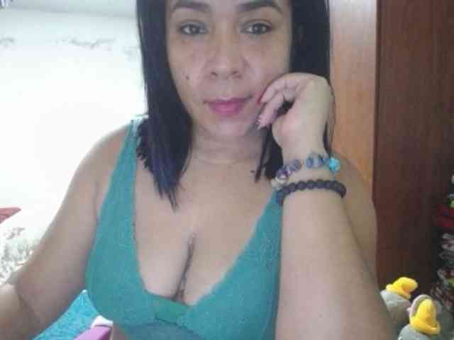 pregnantsaraxxx webcam