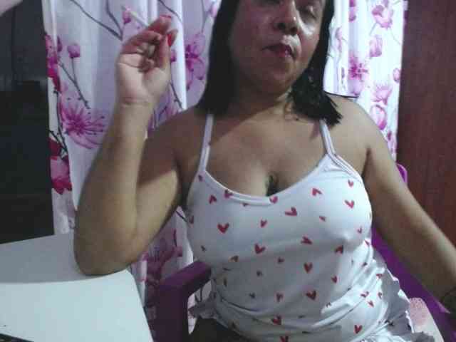 pregnantsaraxxx webcam