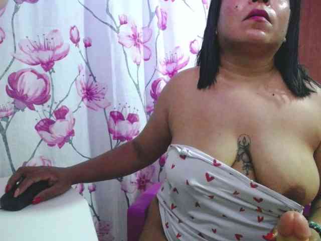 pregnantsaraxxx webcam