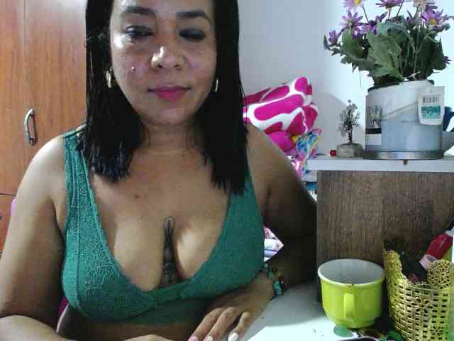 pregnantsaraxxx webcam