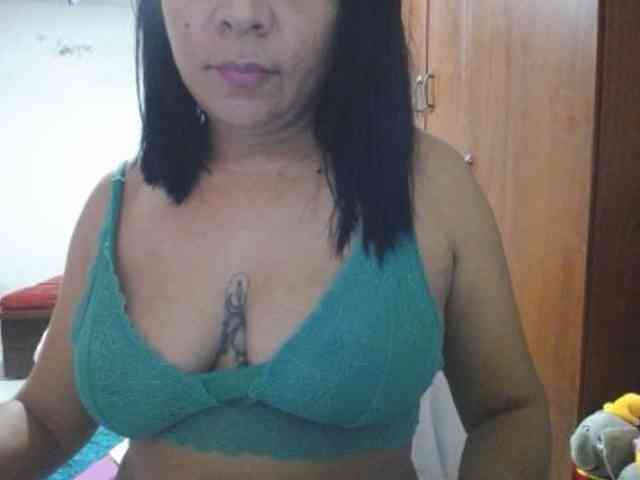 pregnantsaraxxx webcam