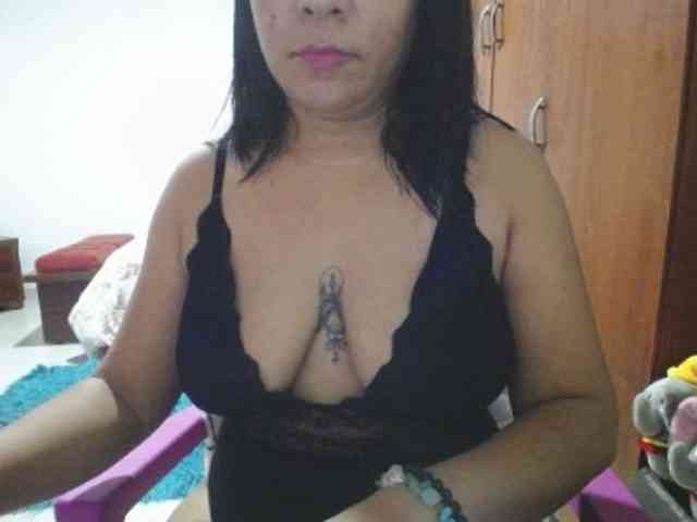 pregnantsaraxxx webcam