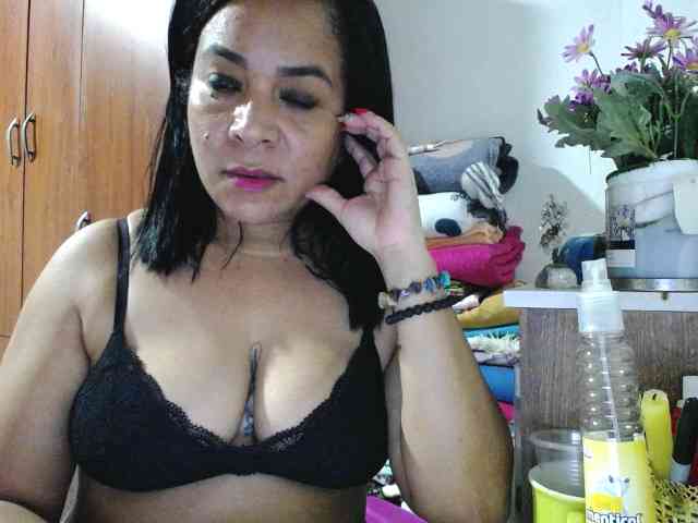 pregnantsaraxxx webcam