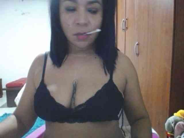 pregnantsaraxxx webcam