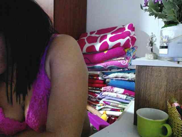 pregnantsaraxxx webcam