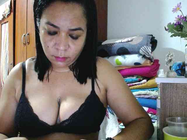 pregnantsaraxxx webcam