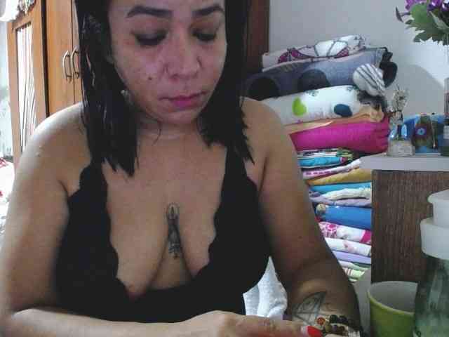 pregnantsaraxxx webcam