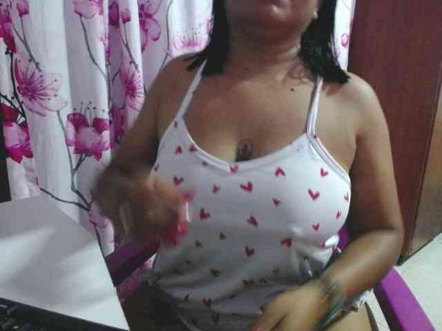 pregnantsaraxxx webcam