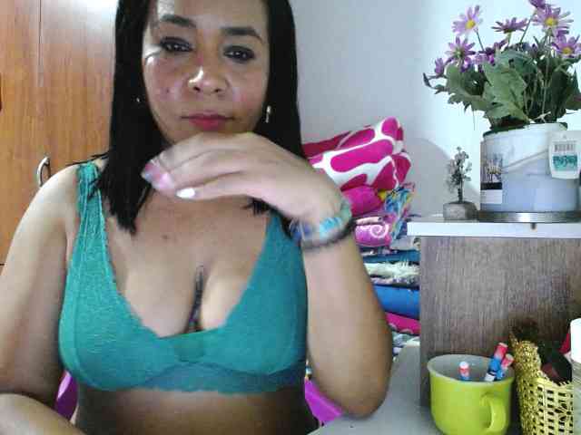 pregnantsaraxxx webcam