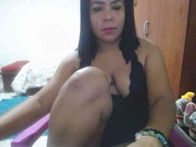 pregnantsaraxxx webcam