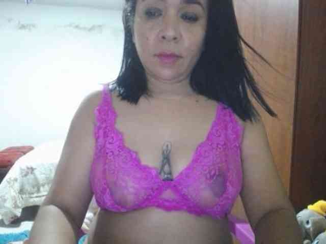 pregnantsaraxxx webcam