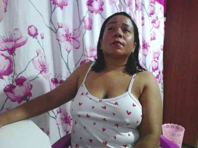 pregnantsaraxxx webcam