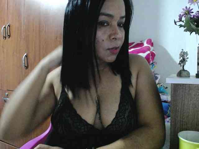 pregnantsaraxxx webcam