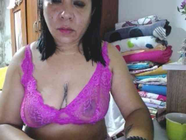 pregnantsaraxxx webcam