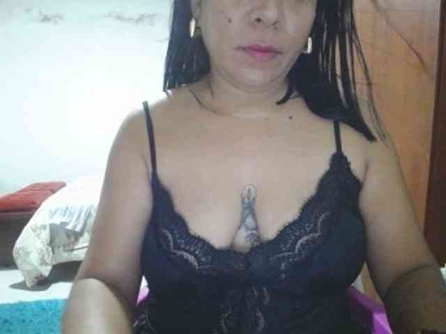 pregnantsaraxxx webcam