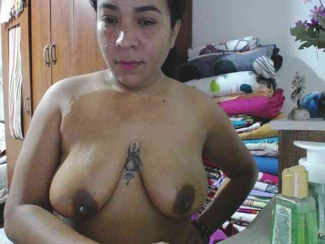 pregnantsaraxxx webcam