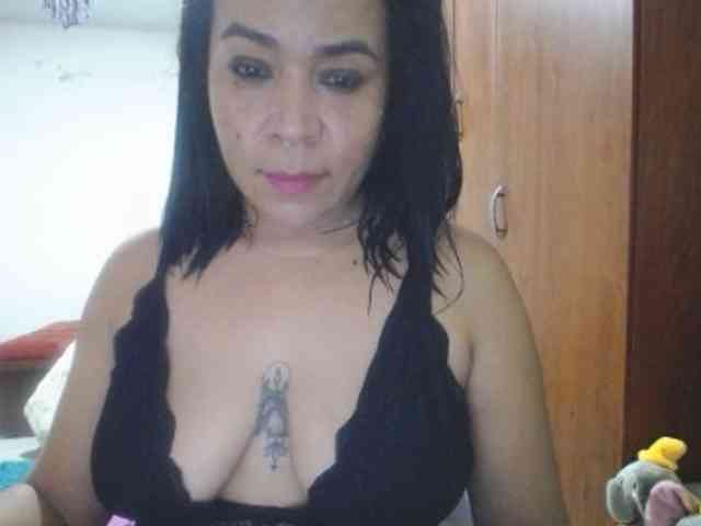 pregnantsaraxxx webcam
