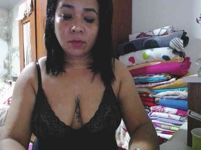 pregnantsaraxxx webcam